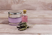 lavendel-creme-mit-lavendel-blumen.jpg?b=1&s=170x170&k=20&c=4dH52gXTrT4RBLdZ5pxhYFc-_XnUYKrdPI8r8RNFEJg=