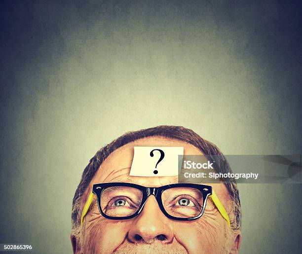 な老人男性の質問をマーク - 疑問符のストックフォトや画像を多数ご用意 - 疑問符, 年配の男性, リタイアメント