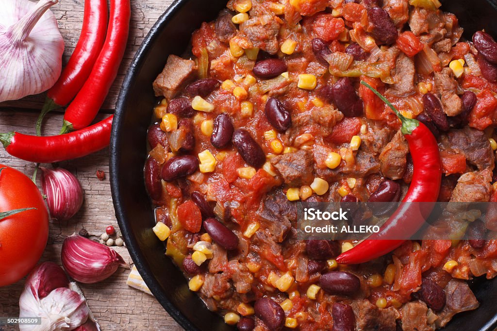 Mexican food chili con carne macro and ingredients - Royaltyfri Böna Bildbanksbilder