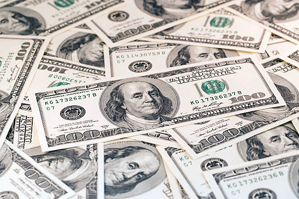 американский доллар билл - one hundred dollar bill dollar stack paper currency стоковые фото и изображения