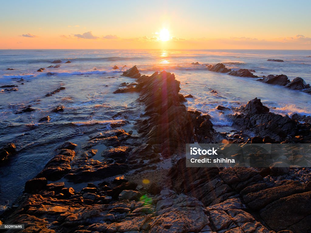 美しい日の出白亜紀堆積岩海岸線 - カラフルのロイヤリティフリーストックフォト