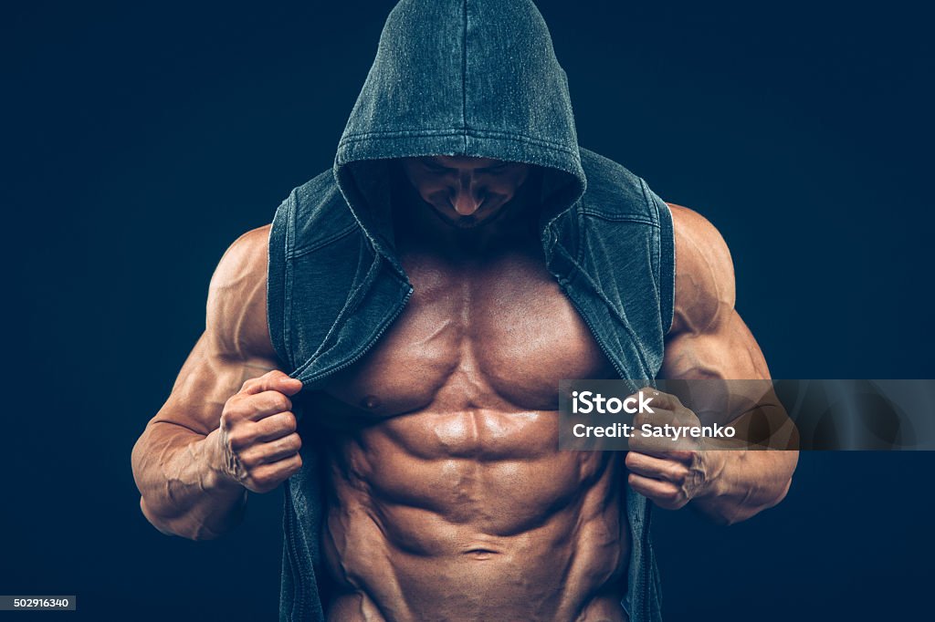 Hombre con el torso muscular. Fuerte Athletic hombres Fitness modelo Torso - Foto de stock de Culturismo libre de derechos