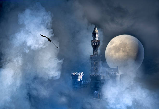 castelo fantasy - mist castle fog night - fotografias e filmes do acervo