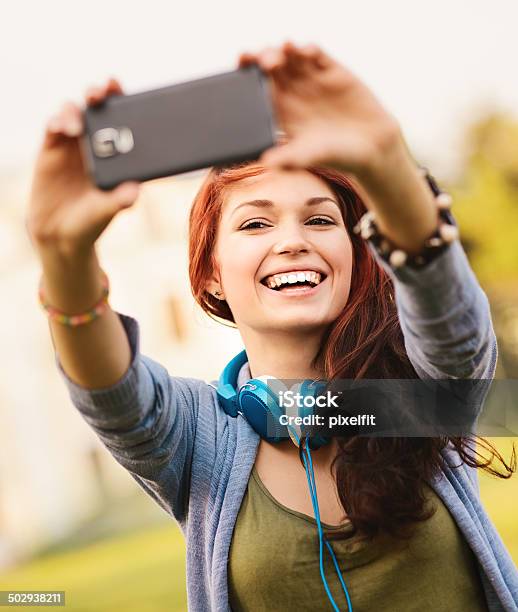 Selfie Stockfoto und mehr Bilder von Drahtlose Technologie - Drahtlose Technologie, Erwachsene Person, Fotografie