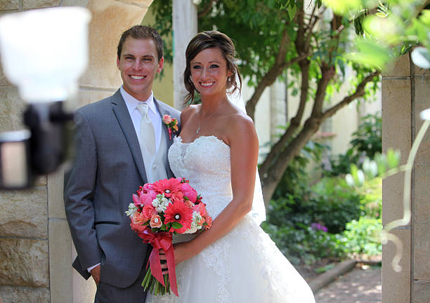 retratos incríveis de casamento - kansas city missouri flash - fotografias e filmes do acervo