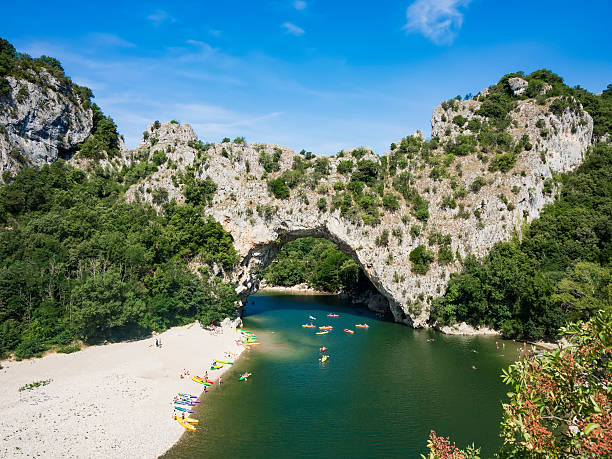 pont d'arc, ardèche - ankle deep in water photos et images de collection