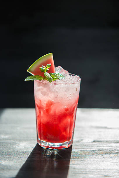 mojito - crushed ice freshness red lime stock-fotos und bilder