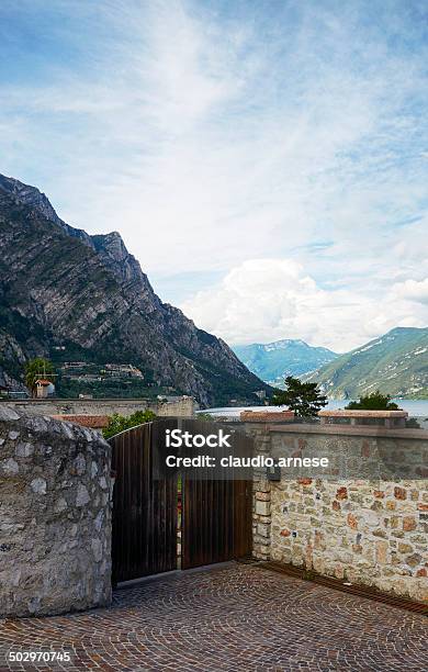 Porta Aperta Colro Immagine - Fotografie stock e altre immagini di Alto Adige - Alto Adige, Ambientazione esterna, Architettura