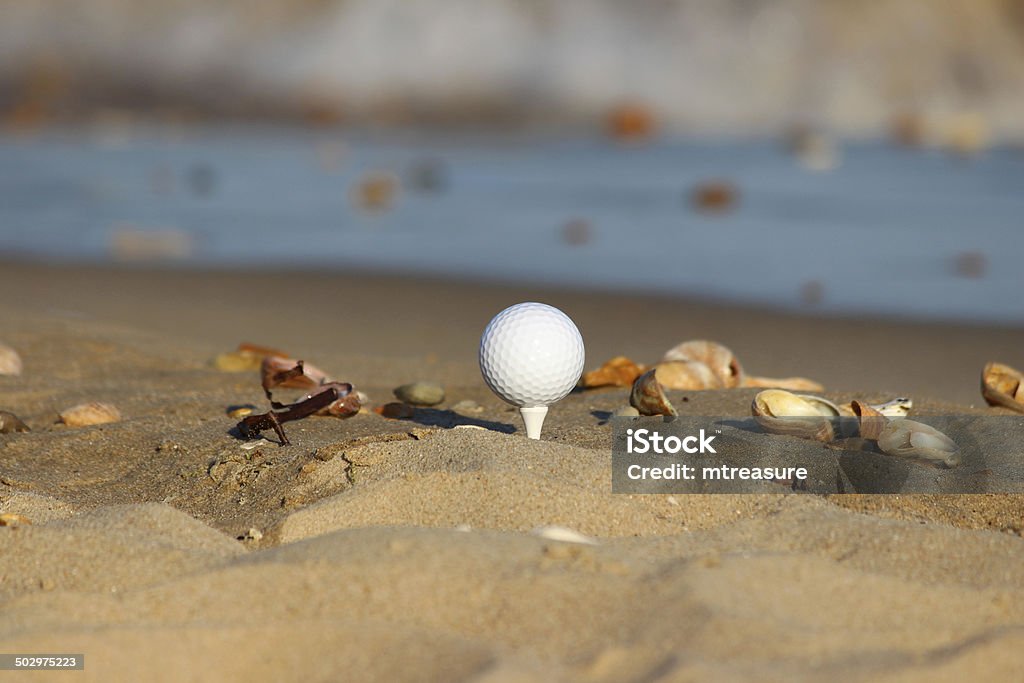 Immagine di beach golf/Pallina da golf sulla spiaggia di sabbia di mare - Foto stock royalty-free di Acqua