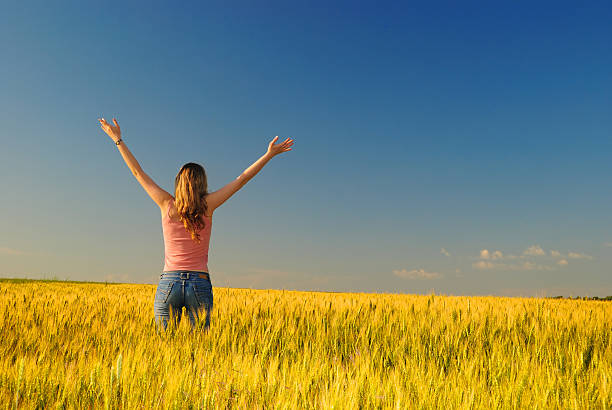 istock Girl in the field 502977217