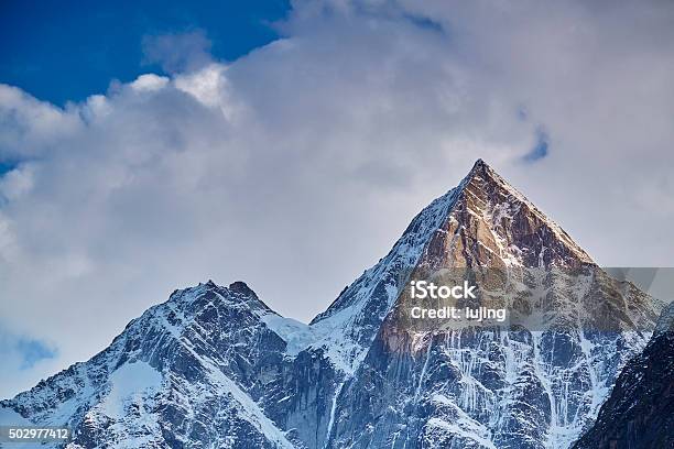 Snow Mountain Stockfoto und mehr Bilder von Berggipfel - Berggipfel, Niemand, Tal