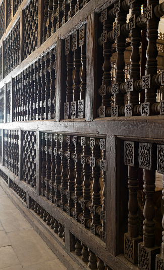 El entrelazado de madera con ornamentos (Arabisk) en un histórico mezquita, photo