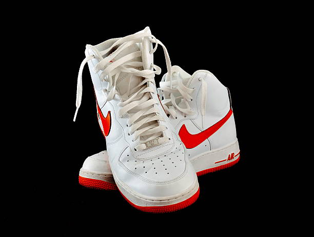 montantes classiques nike af - 1 paire de chaussures de basketball des baskets - nike photos et images de collection