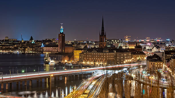 stockholm, de nuit - riddarholmen photos et images de collection