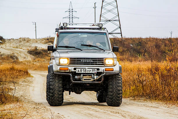 toyota tierra cruiser prado 70 - extremal fotografías e imágenes de stock