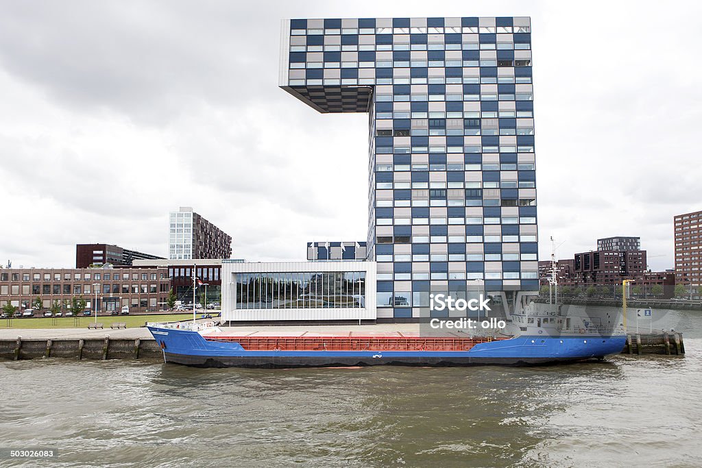 Dutch edificio de oficinas, de la ribera del río Mosa - Foto de stock de Acero libre de derechos