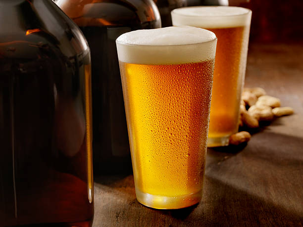 birra growlers - beer nuts immagine foto e immagini stock