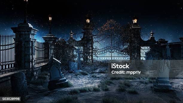 Kleine Friedhof Stockfoto und mehr Bilder von Friedhof - Friedhof, Nacht, Gotik
