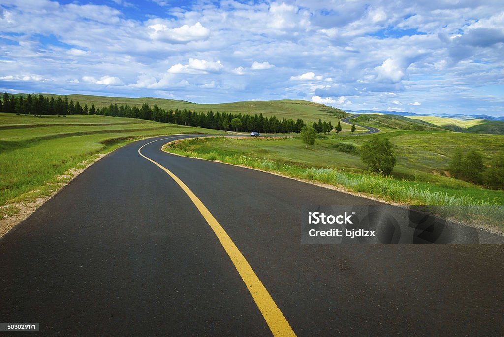 grassland und Country road - Lizenzfrei Anhöhe Stock-Foto