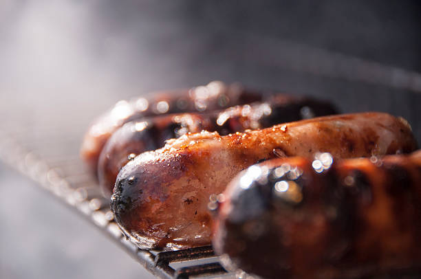 жаркое сосисок - sausage barbecue grill barbecue cooking стоковые фото и изображения