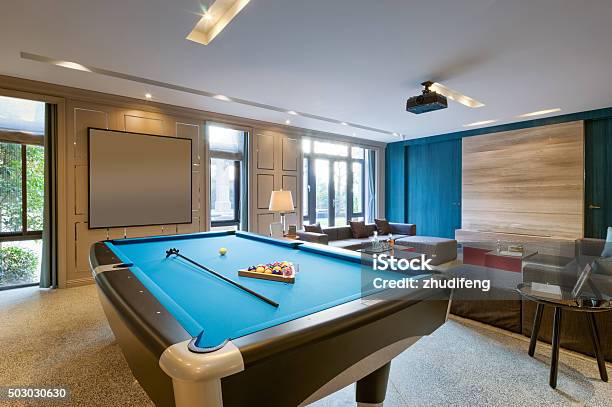 Innenraum Luxus Recreation Room Stockfoto und mehr Bilder von Wohnraum - Wohnraum, Freizeitaktivität, Poolbillard - Billard