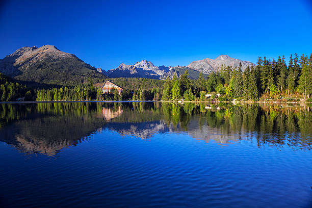 strbske pleso 、タトラ,スロバキア - pleso ストックフォトと画像