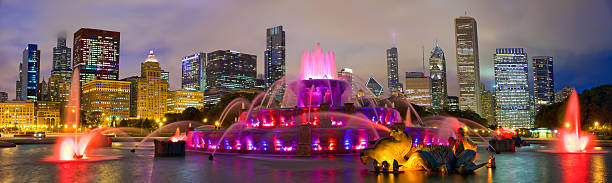 istock Chicago skyline and Buckingham Fountain 503077122