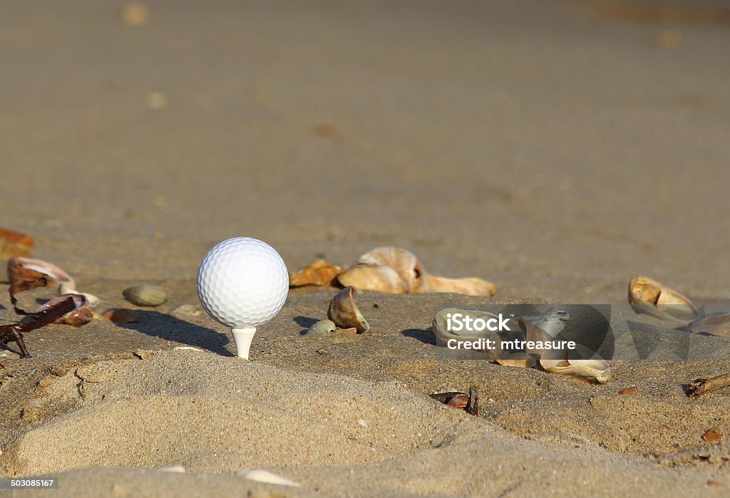Bild von beach golf/Golfball auf sandigen Strand am Meer - Lizenzfrei Bildhintergrund Stock-Foto