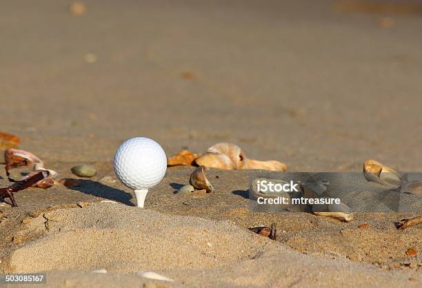 Bild Von Beach Golfgolfball Auf Sandigen Strand Am Meer Stockfoto und mehr Bilder von Bildhintergrund