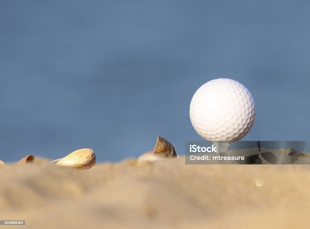 Bild von beach golf/Golfball auf sandigen Strand am Meer - Lizenzfrei Bildhintergrund Stock-Foto