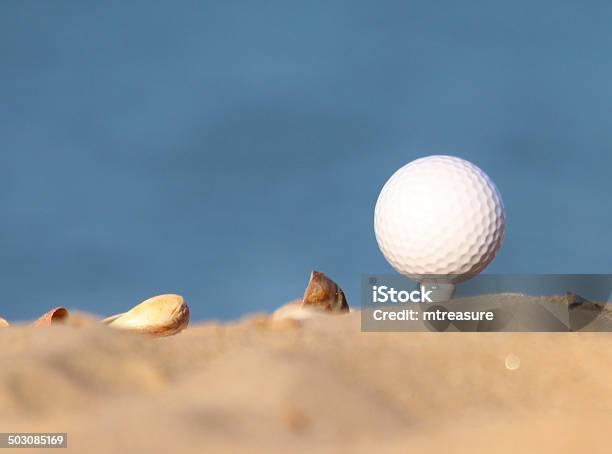 Obraz Beach Golf Golf Piłka Na Sandy Nadmorska Plażą - zdjęcia stockowe i więcej obrazów Aktywność sportowa