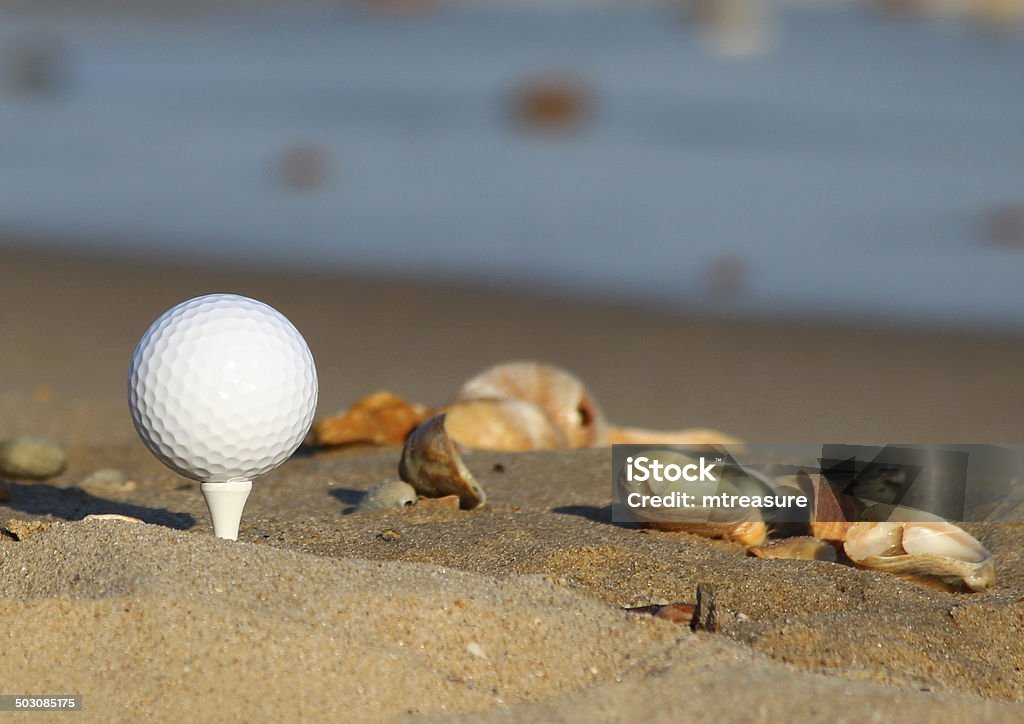 Image de la plage de golf, balle de golf sur la plage de sable fin en bord de mer - Photo de Activité de loisirs libre de droits