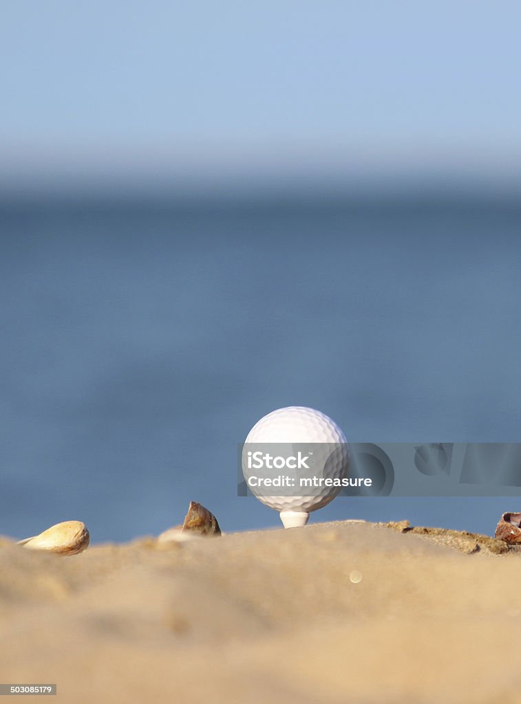 Immagine di beach golf/Pallina da golf sulla spiaggia di sabbia di mare - Foto stock royalty-free di Acqua