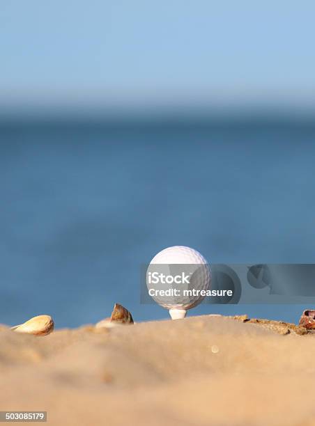 Immagine Di Beach Golf Pallina Da Golf Sulla Spiaggia Di Sabbia Di Mare - Fotografie stock e altre immagini di Acqua