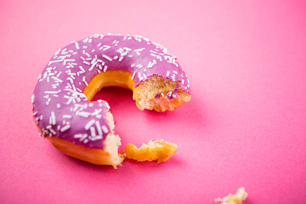 istock Purple Donut On Pink Background 503101391