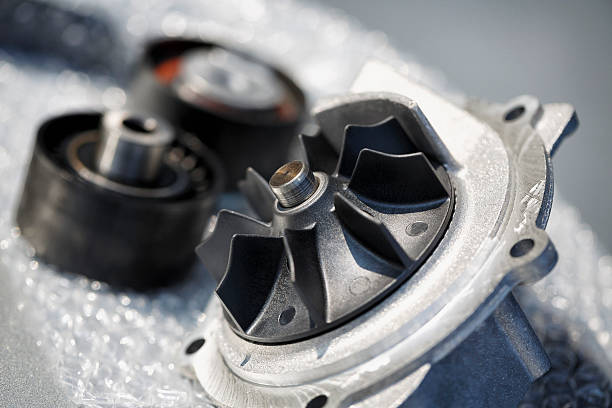 motor de coche de servicio de bomba de agua - cambelt fotografías e imágenes de stock