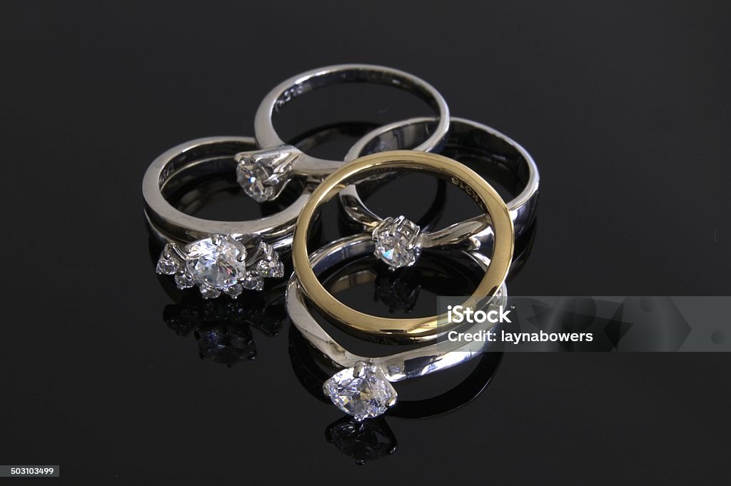 Обручальное кольцо sets - Стоковые фото Чёрный фон роялти-фри