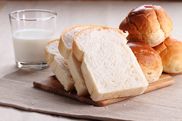 frühstücksbuffet-brot - milk bread stock-fotos und bilder