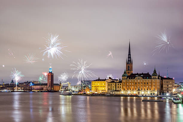 fuegos artificiales de año nuevo año 2016 en estocolmo - kungsholmen fotografías e imágenes de stock