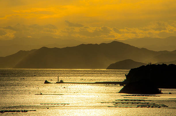 前湾シルエット sunsetsky 、三重日本の観光 - ise ストックフォトと画像