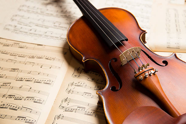 violin Vintage violin on the  sheet music. bass instrument photos stock pictures, royalty-free photos & images