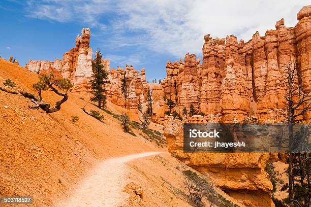 Parque Nacional Bryce Foto de stock y más banco de imágenes de Aguja - Chapitel - Aguja - Chapitel, Aire libre, Camino