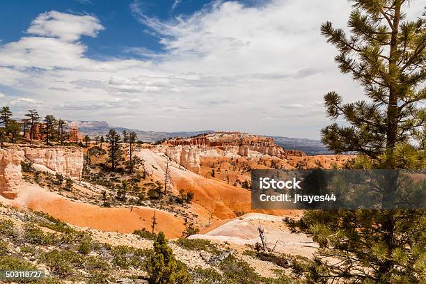 Foto de Parque Nacional De Bryce e mais fotos de stock de Calcário - Calcário, Chaminé de fada, Coluna arquitetônica