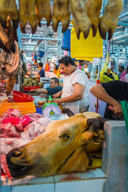 butchers 작업 street market chow 키트 kuala lumpur malaysia - butchers shop audio 뉴스 사진 이미지