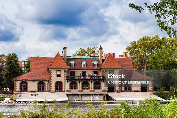 Boston Massachusettsweld Boathouse En El Río Charles Foto de stock y más banco de imágenes de Cobertizo de barcas