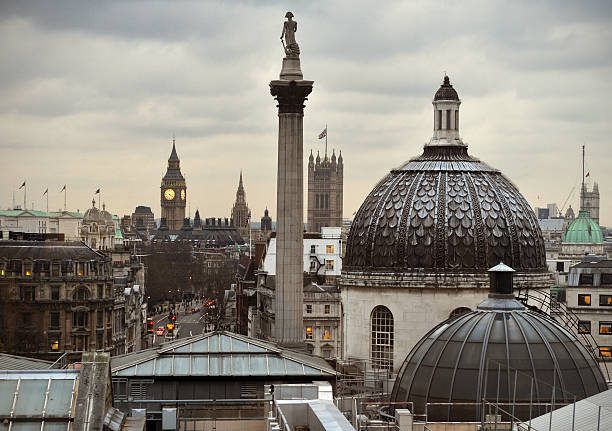 london dachy - trafalgar square zdjęcia i obrazy z banku zdjęć