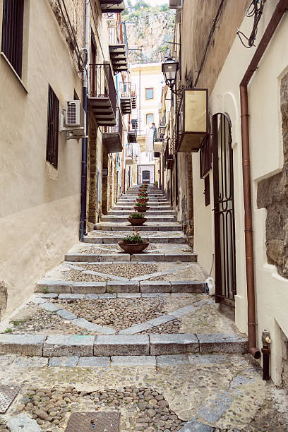 istock Alleyway with steps in Sicily 503132467