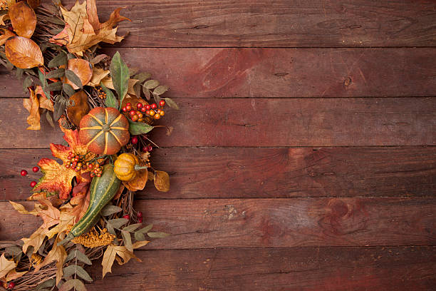 istock Autumn Wreath on an Old Rustic Barn Door 503133175