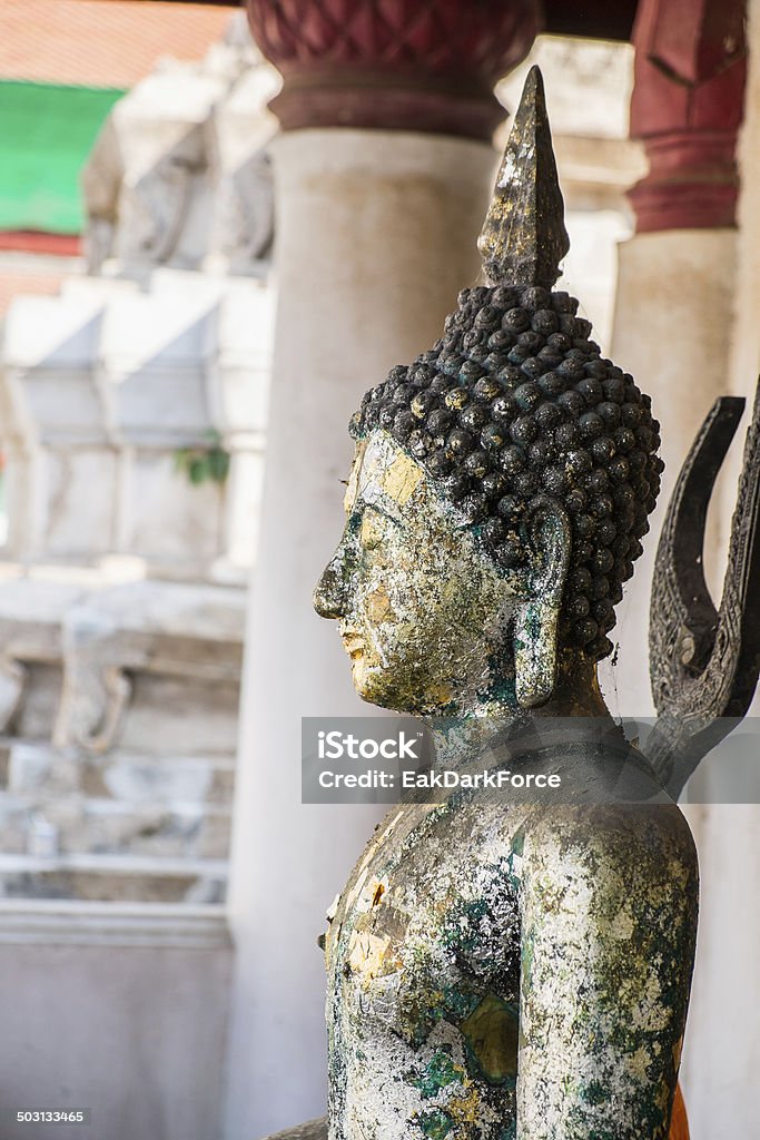 Старая статуя Будды - Стоковые фото Азия роялти-фри