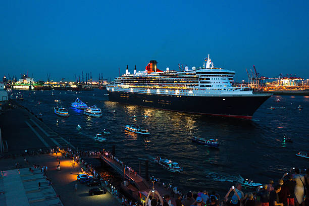 queen mary 2-nave da crociera di lusso - queen mary 2 foto e immagini stock